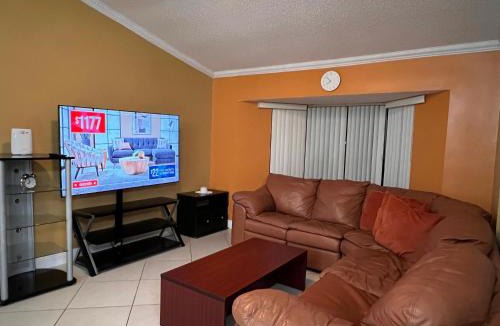 Survey Creek House | Entire Single Family home 3 bed 2 bath in water front big cozy back yard view