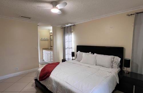 Survey Creek House | Entire Single Family home 3 bed 2 bath in water front big cozy back yard view