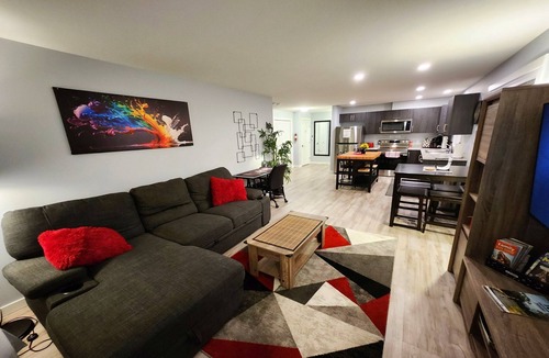 Regional District of Nanaimo House | Entire Suite with full kitchen and complimentary streaming service.