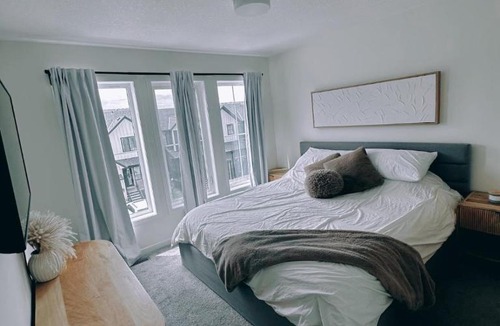 Airdrie House | Entire townhouse with garage