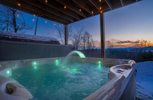 Bethel Ski Chalet | Epic Views, 9Mi SR, GameRmTheater, HTub, Sauna