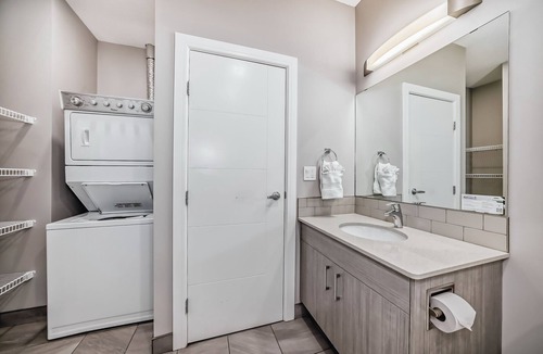 Red Deer Apartment | Executive King Bedroom Suite