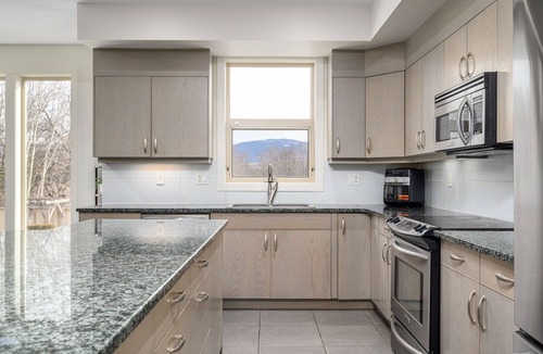 Vernon Condo | Executive Lakefront Townhouse, 4 bed, 4 bath, pool, hot tub, 2 boat slips