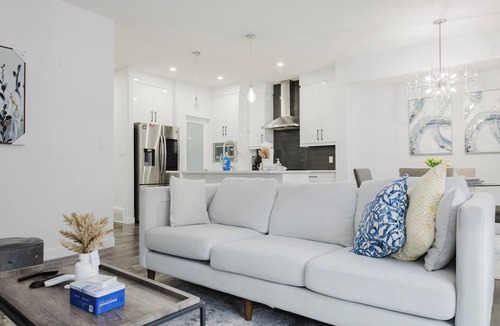 Southwest Edmonton House | Executive Modern Family Haven for Short Stays