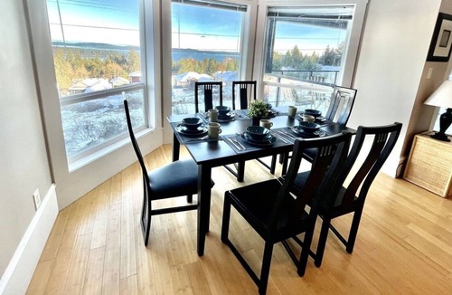 Ladysmith House | Executive ocean view, pet freindly lower suite