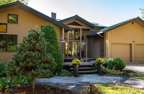 South Burlington House | Expansive 3-bedroom house in lovely Williston VT with pastoral views