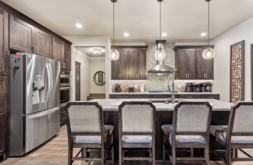 Deadwood House | Expansive 7 bedroom, 3 car garage, 2 hot tubs, paved roads, wifi & pool access