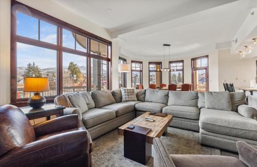 Downtown Steamboat Springs House | Expansive Luxury Condo - Downtown - Summer AC