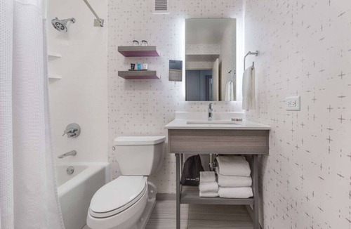 Downtown Denver Hotel | Experience Denver's Best! Pet-friendly Property!