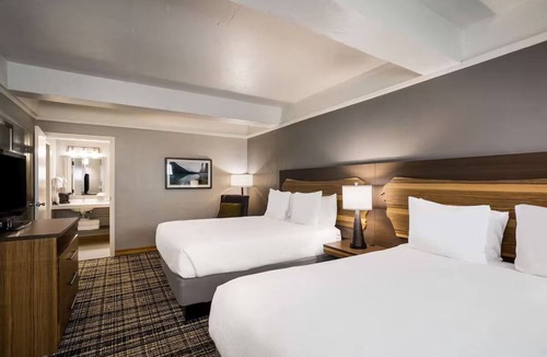 Glenwood Springs Hotel | Experience Glenwood Springs Adventures | Hiking, Pools, & Free Breakfast