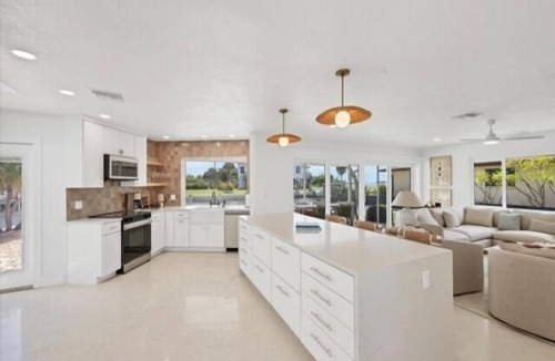 Grove City House | Experience waterfront vacation living