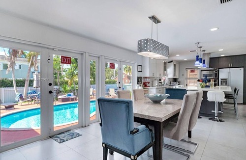 South Lake Villa | EXQUISITE GRAND POOL 4/4 VILLA HALF MILE TO BEACH