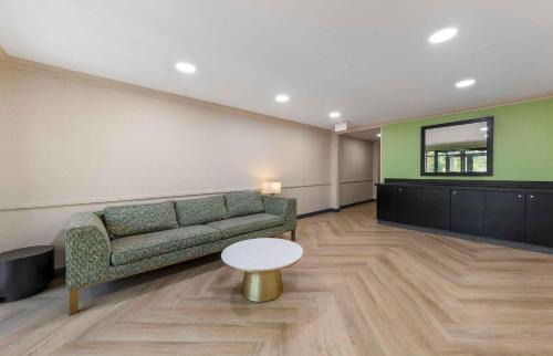 Survey Creek Hotel | Extended Stay America Suites - Fort Lauderdale - Cypress Creek - NW 6th Way