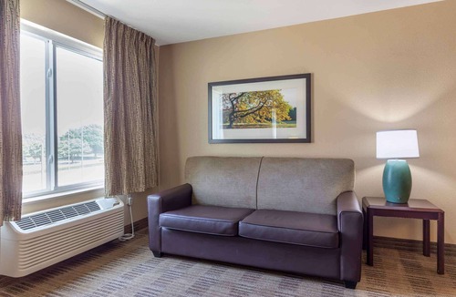 Brooklyn Hotel | Extended Stay America Suites Cleveland Brooklyn