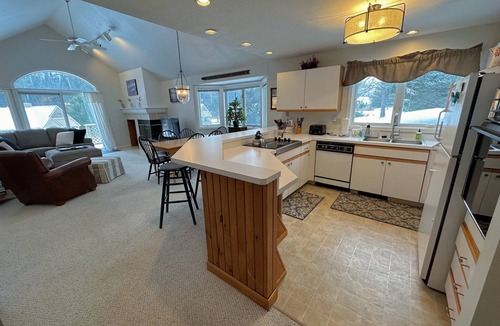 Carroll Condo | F14 Bretton Woods Condo along golf course, short walk from Omni Mount Washington Hotel!