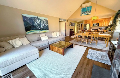 Carroll House | F21 Renovated single level home, open concept, new kitchen, mountain views, large lawn, AC!