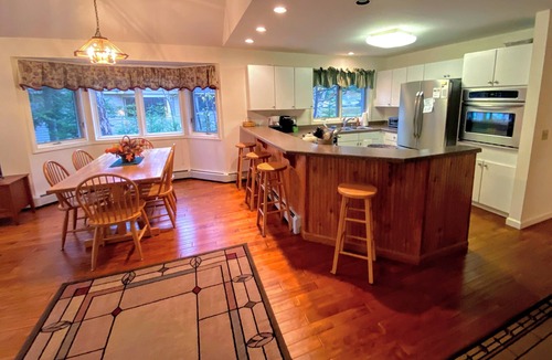 Carroll House | F28 Fairway Village home on the Mt. Washington golf course! Walk to Mt Washington Hotel