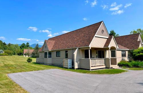 Carroll Villa | F4 Warm Fairway Village Townhome mountain views and large lawn So much to do
