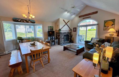 Carroll Villa | F4 Warm Fairway Village Townhome mountain views and large lawn So much to do