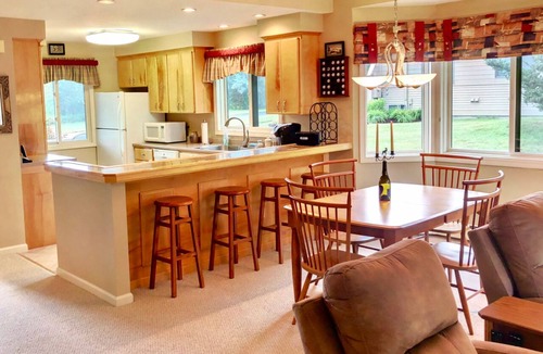 Carroll House | F48 Modern home with AC within walking distance of golf course and Mt Washington Hotel