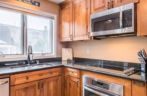 Carroll House | F49 Wow! Stunning single level home next to golf course and Mt Washington Hotel, AC, Skiing