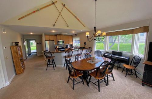 Carroll Villa | F5 Renovated home on golf course in Bretton Woods AC