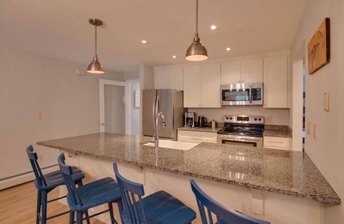 Lincoln Condo | F5001 - Professionally Managed by Loon Reservation Service