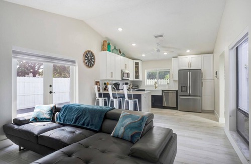 Tamarac House | Fabulous 3/2 Home in Ft Lauderdale suburb.