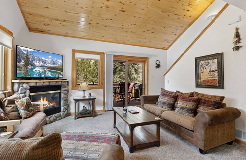 Fall River Estates Condo | Fall River Retreat Private Hot Tub