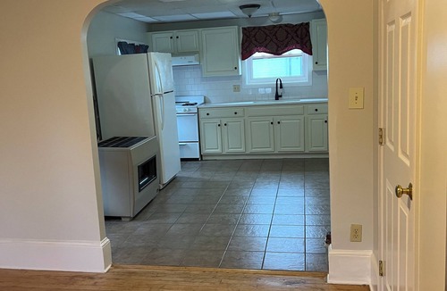 Fall River Apartment | Fall River Stay Stylish 2BR Free Parking