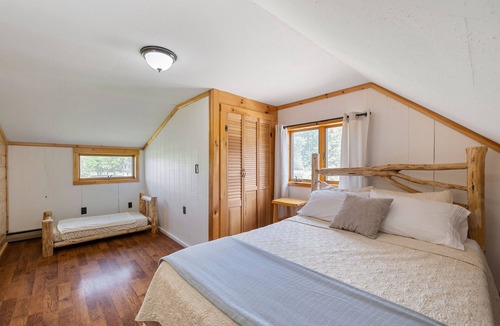 Jefferson Cabin | Fall’n Love in the White Mountains. Log Cabin. Views.