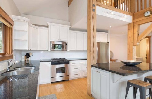 Nicklaus North House | Family Chalet, Golf Course, Hot Tub, BBQ, Garden