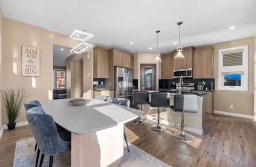 Calgary House | Family-Friendly 3-Bed | Super Close to Airport!