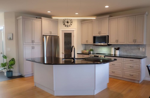 Sylvan Lake House | Family-Friendly 5BR Retreat | Play Area & Sleeps 10+
