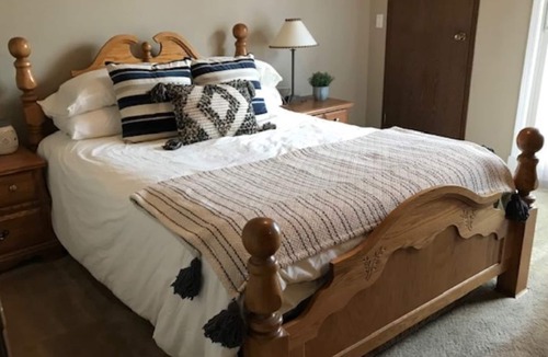 Windermere House | Family-friendly Akiskinook! Pool/hot tub/pickleball/private beach! 3 bedrooms