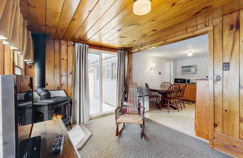 Lincoln Cabin | Family-Friendly Cabin w/Shared Pool, WiFi, & Kitchenette - Close to Attractions