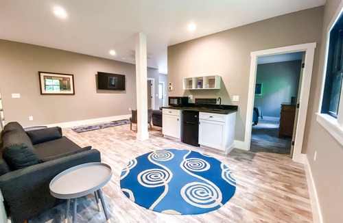 Bridgewater House | Family Friendly Newfound Lake Home, Sleeps 10, Pool Table, Kayaks & Paddleboards