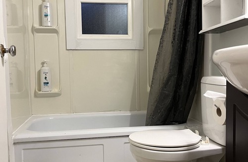 Victoria House | Family Fun Place .Central Location to Victoria/ Malahat /Langford
