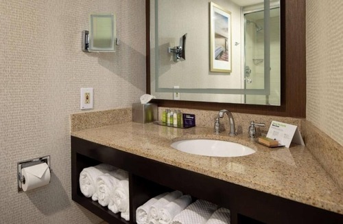 South Portland Hotel | Family Getaway Near Downtown Portland & Maine Mall w/Indoor Pool l 2 Units