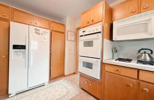 Willowick House | Family Home Across from Park & Pool Access