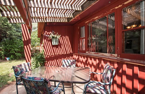 Glenwood Springs House | Family Home w Grill & Yard, Near Town,Dog Friendly