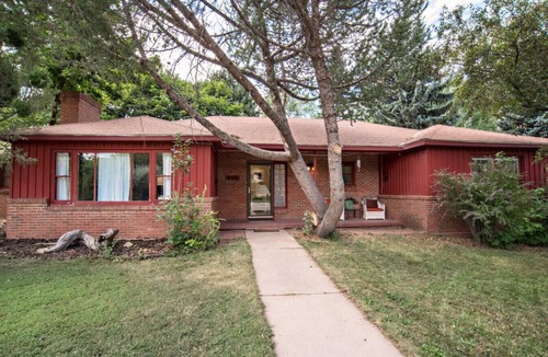 Glenwood Springs House | Family Home w Grill & Yard, Near Town,Dog Friendly