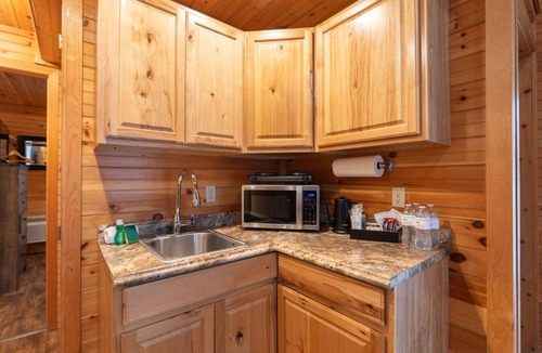 Bethlehem Cabin | Family Log Cabin Kitchenette White Mountains
