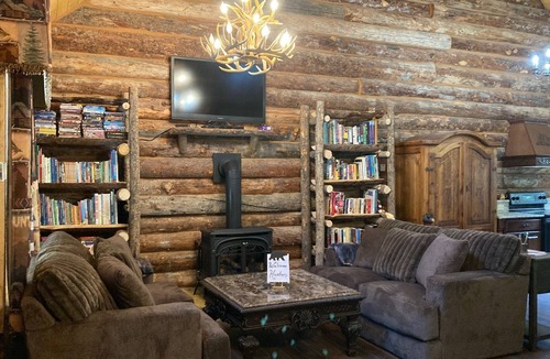 Somerset Cabin | Family Retreat on River in Raggeds with WiFi on Kebler PassnMeal Plans Available