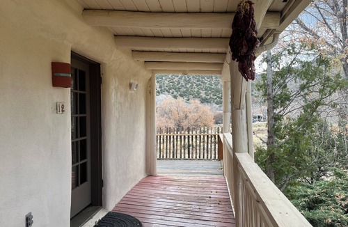 Taos Apartment | Family room w/Mountain View - 12