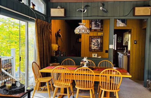 Lincoln House | Family size ski Cabin w deck, pool Resort & Spa walk to gondola, Scottish fest
