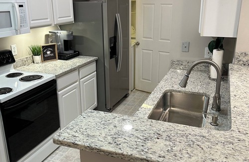 Strongsville Condo | Fantastic get away in Strongsville!