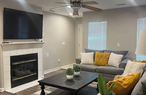 Strongsville Condo | Fantastic get away in Strongsville!