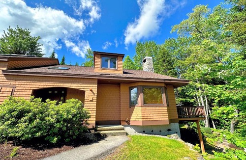 Carroll House | FC43 Renovated cozy spacious cottage with AC air hockey wifi close to ski trails
