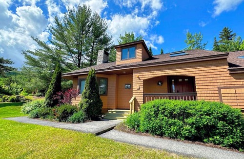 Carroll House | FC44 Renovated 3bed 3bath Forest Cottage AC views yard fast wifi Walk to skiing